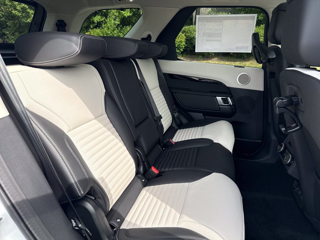 Certified 2025 Land Rover Discovery S AWD/4WD image 18