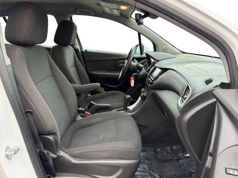 Used 2017 Chevrolet Trax LS image 17