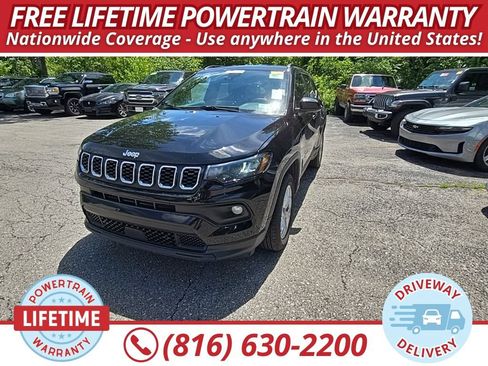 Used 2025 Jeep Compass Latitude AWD/4WD image 1