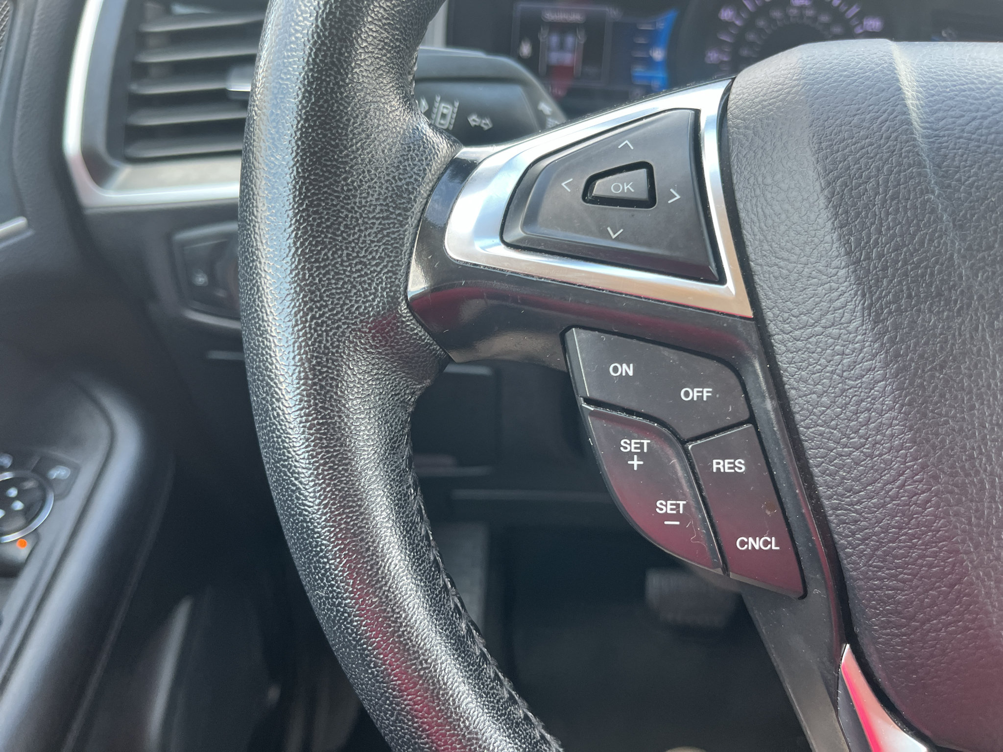 Used 2024 Ford Edge SEL AWD/4WD image 16