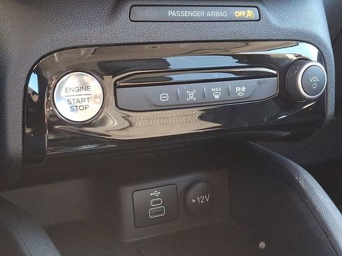 Used 2024 Ford Escape SE image 17