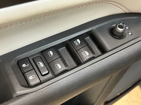 Used 2023 Jeep Compass Limited AWD/4WD image 14