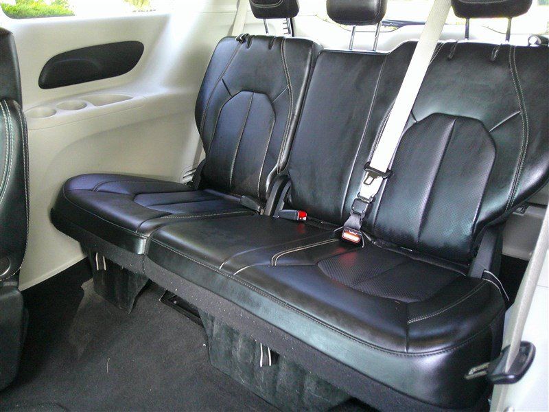 Used 2023 Chrysler Pacifica Touring-L FWD image 18