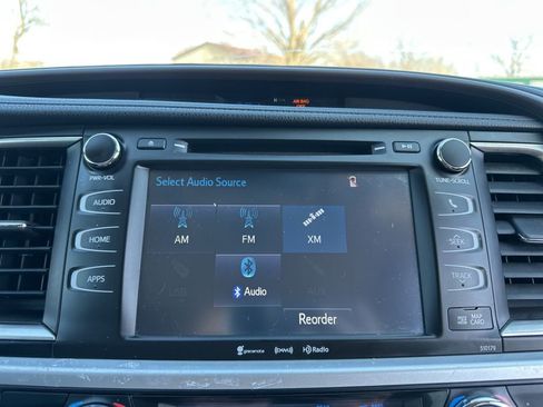 Used 2017 Toyota Highlander XLE AWD/4WD image 31