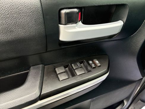 Used 2017 Toyota Tundra SR5 w/ SR5 Upgrade Package image 27