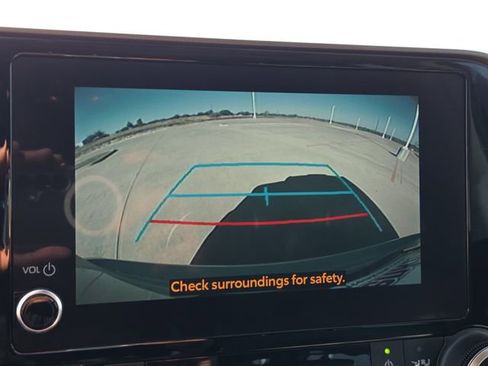 Used 2023 Toyota Highlander XLE image 22