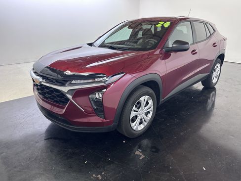 Used 2024 Chevrolet Trax LS image 16