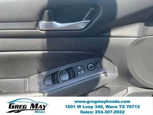 Used 2024 Nissan Altima 2.5 SV FWD image 11