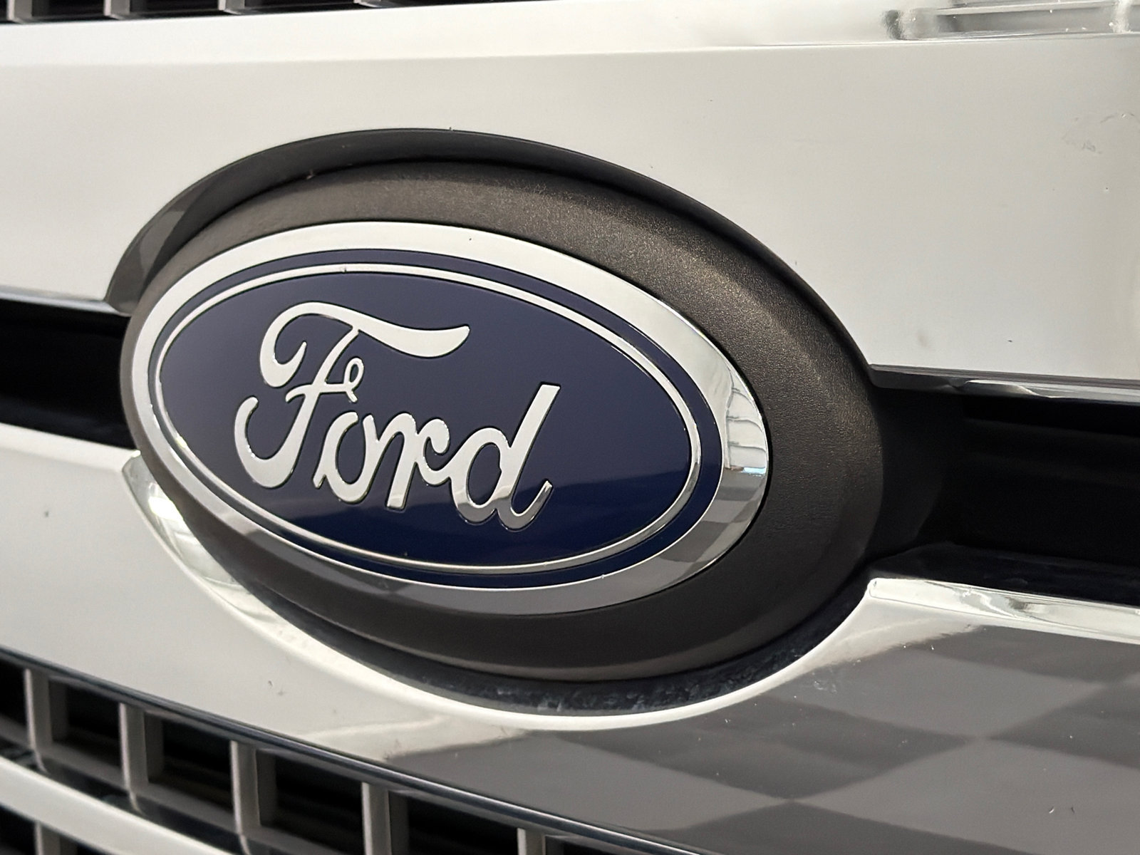 Used 2019 Ford F150 XLT w/ Equipment Group 302A Luxury AWD/4WD image 13