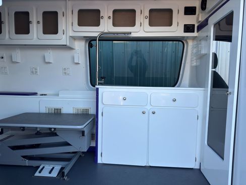 Used 2023 Mercedes-Benz Sprinter 3500 w/ Acoustic Package image 51