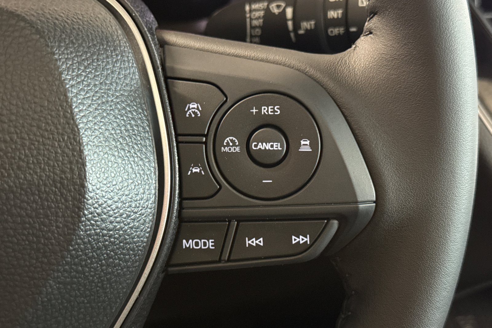 New 2026 Toyota Corolla Cross LE w/ Moonroof Package FWD image 29