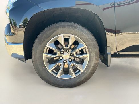 Used 2023 Chevrolet Silverado 1500 LT AWD/4WD image 31