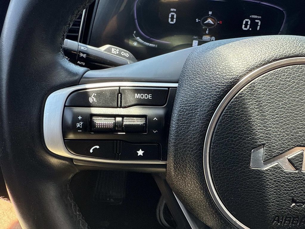 Used 2024 Kia Sportage EX AWD/4WD image 30