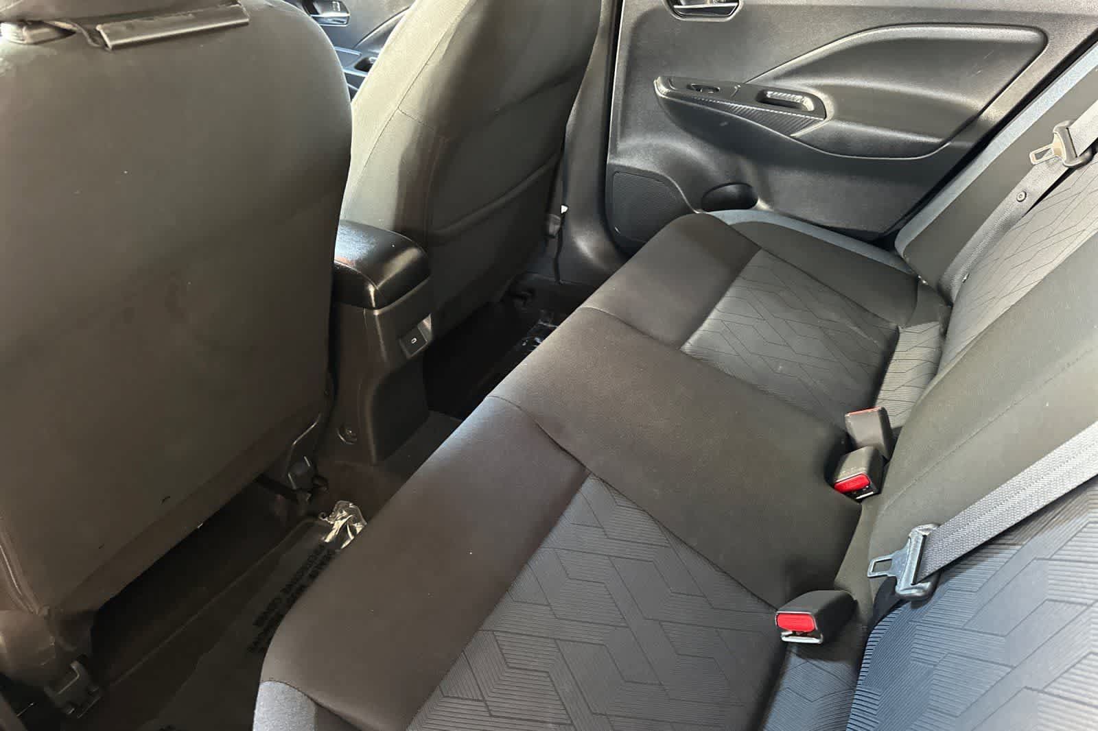 Used 2023 Nissan Versa SV FWD image 5