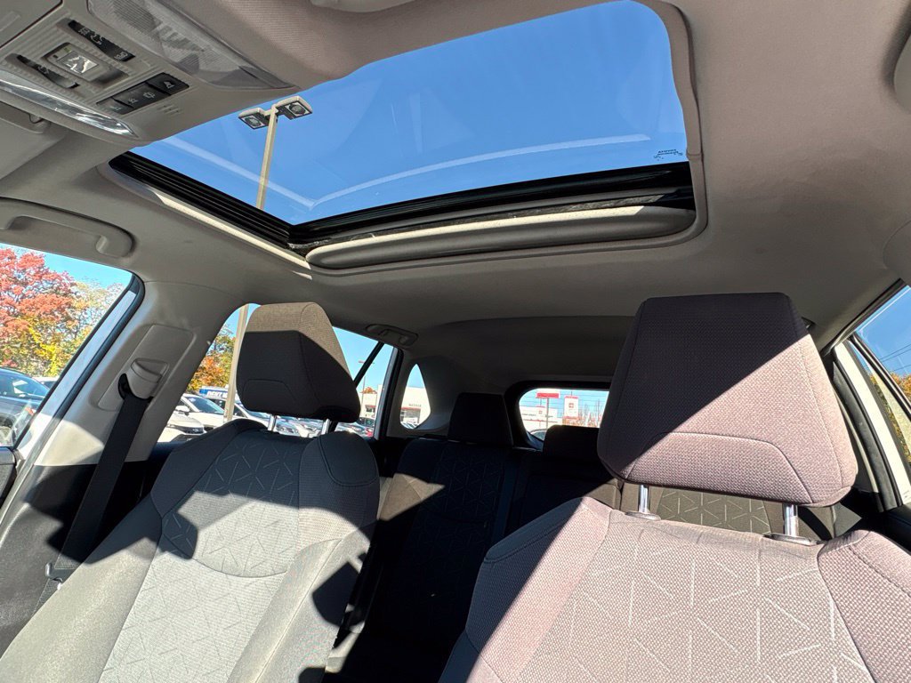 Certified 2020 Toyota RAV4 XLE w/ Convenience Package AWD/4WD image 18