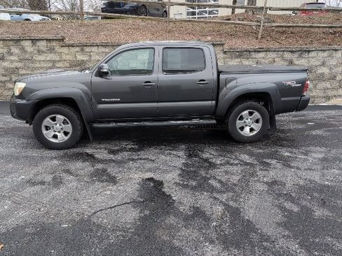 Used 2012 Toyota Tacoma 4x4 Double Cab image 6