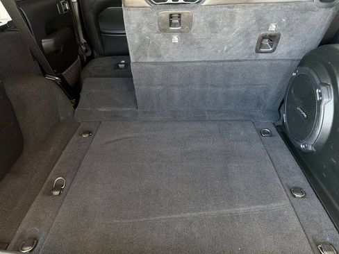 Used 2021 Jeep Wrangler Unlimited Sahara AWD/4WD image 17