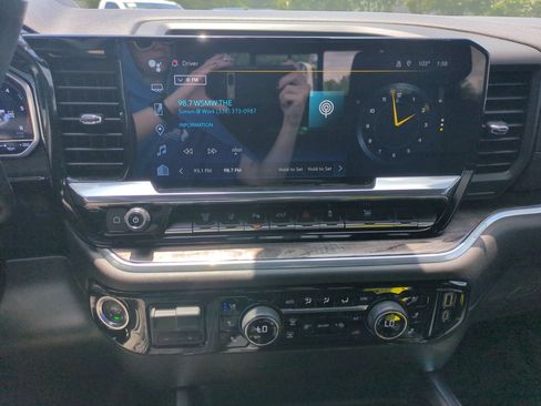 Used 2025 Chevrolet Silverado 2500 LTZ w/ LTZ Convenience Package AWD/4WD image 23