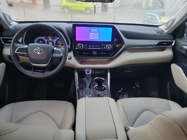 Used 2025 Toyota Highlander Limited AWD/4WD image 10