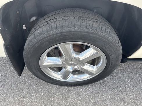 Used 2013 Chevrolet Avalanche LTZ AWD/4WD image 9