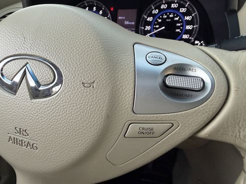 Used 2017 INFINITI QX70 2WD w/ Premium Package image 39