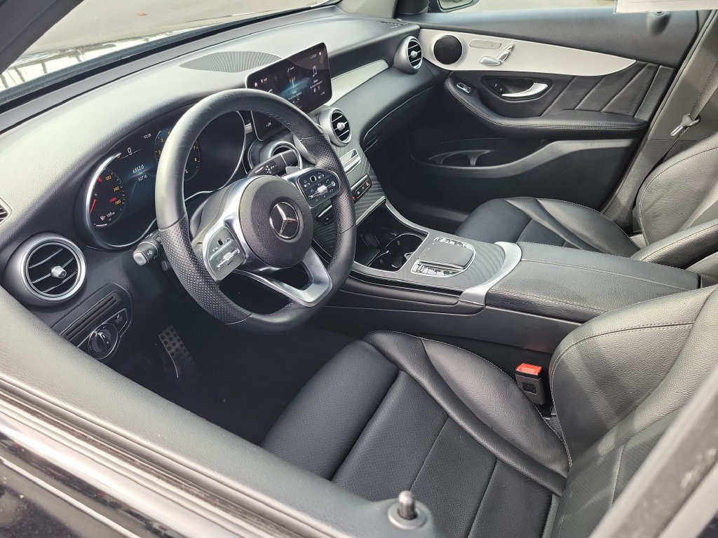 Used 2022 Mercedes-Benz GLC 300 image 3