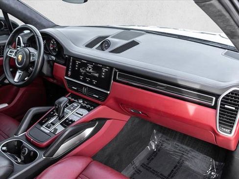 Used 2020 Porsche Cayenne Turbo image 26