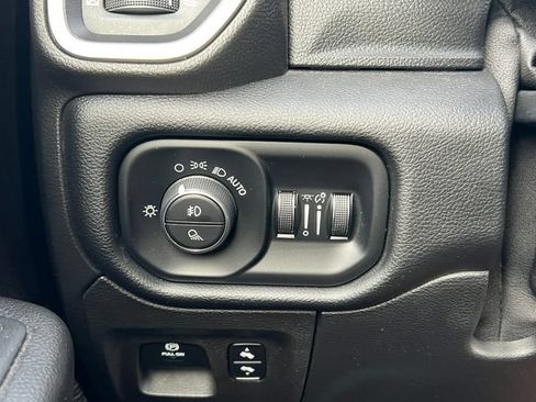 Used 2019 RAM 1500 Big Horn AWD/4WD image 19