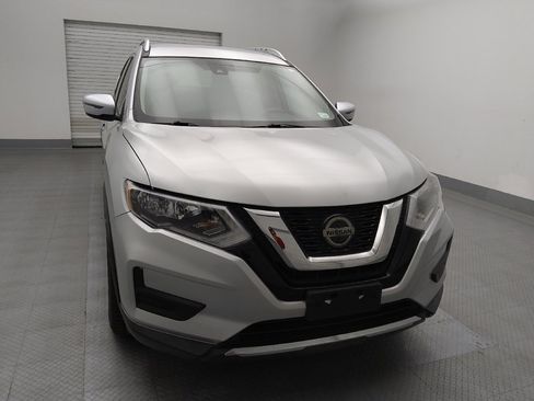 Used 2019 Nissan Rogue SV image 14