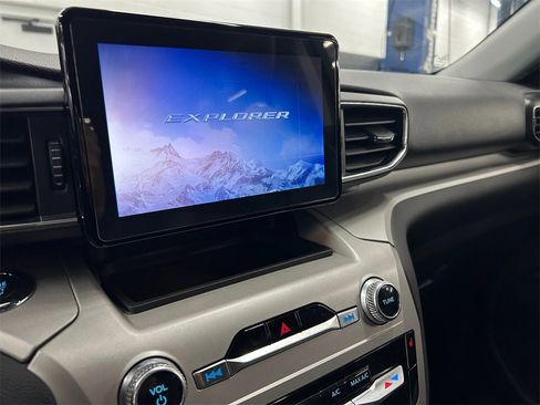 Used 2023 Ford Explorer XLT w/ Equipment Group 202A image 27