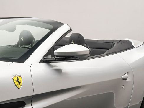 Used 2019 Ferrari Portofino image 11