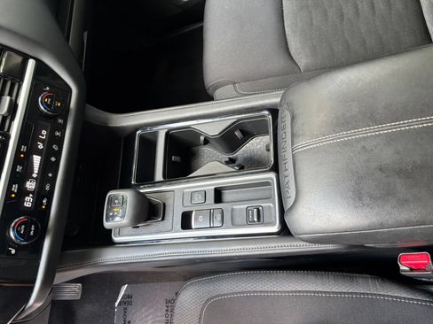Used 2025 Nissan Pathfinder SV FWD image 42
