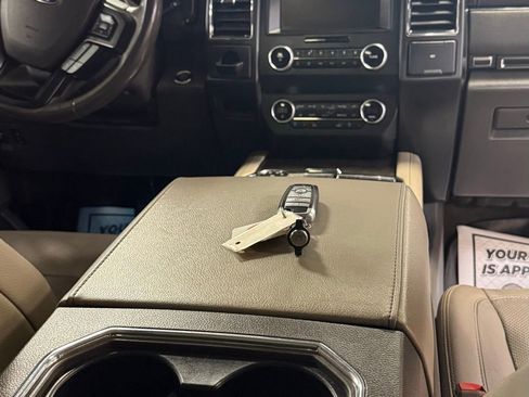 Used 2019 Ford Expedition Limited image 17