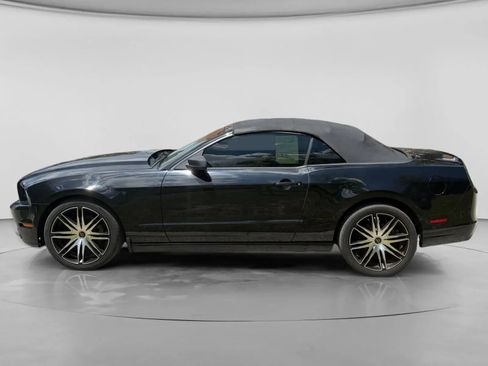 Used 2014 Ford Mustang Convertible RWD image 2