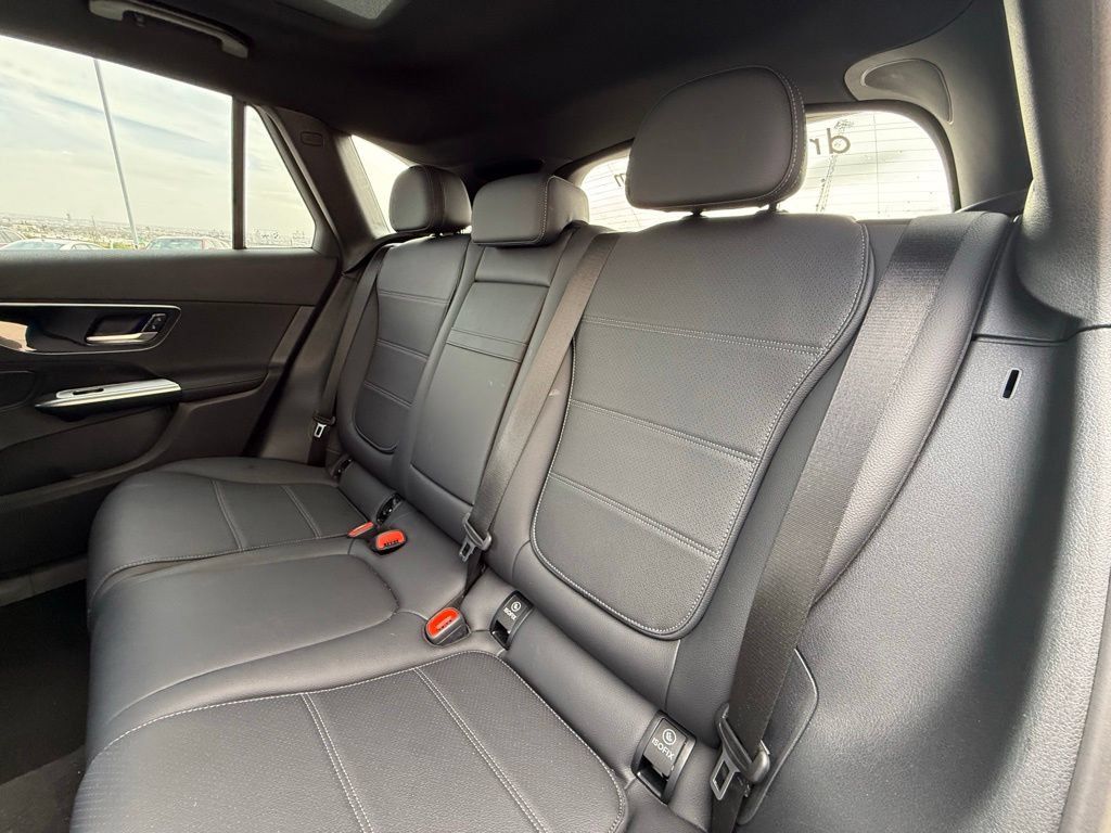 Used 2026 Mercedes-Benz GLC 300 4MATIC image 18