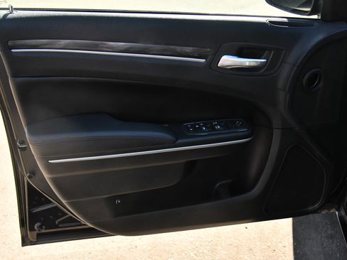 Used 2022 Chrysler 300 Touring w/ Sport Appearance Package image 13