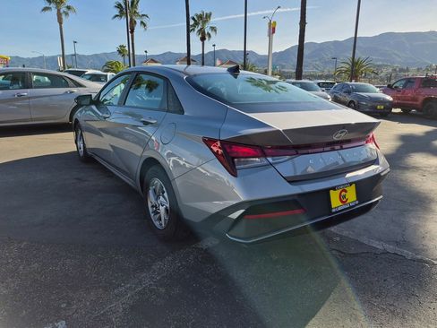 Used 2025 Hyundai Elantra SE image 5