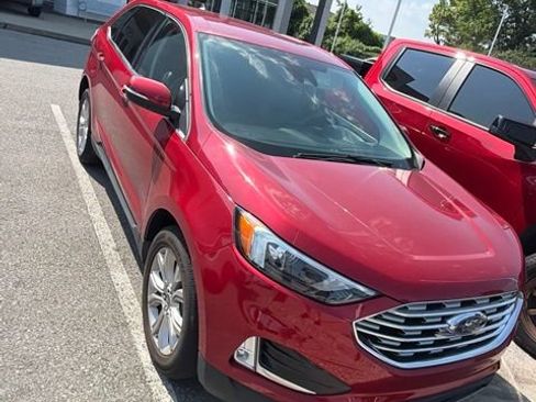 Used 2022 Ford Edge Titanium AWD/4WD image 2
