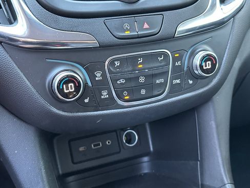 Used 2024 Chevrolet Equinox LT image 28