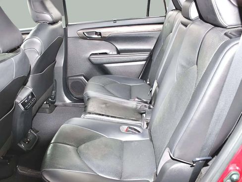 Used 2020 Toyota Highlander Limited image 10