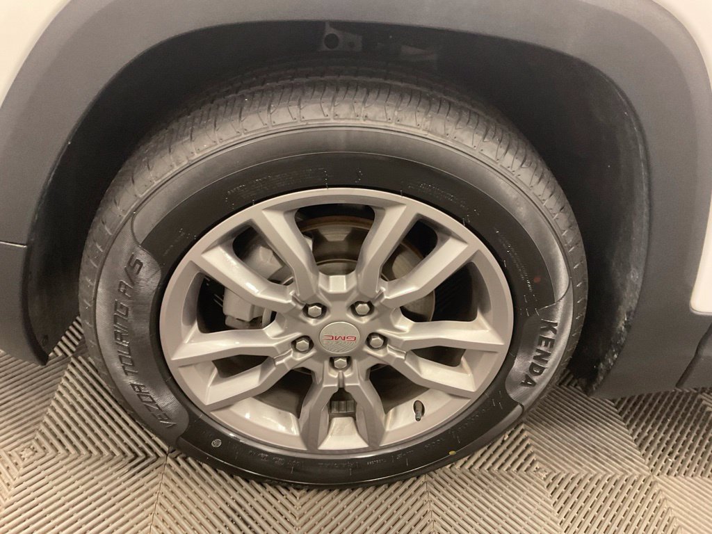 Used 2024 GMC Terrain SLT AWD/4WD image 8
