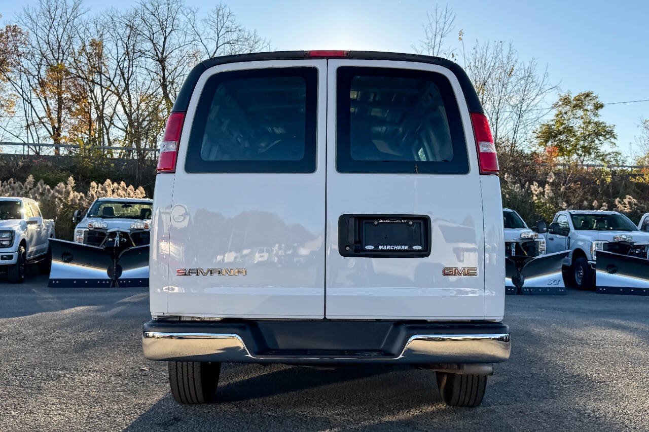 Used 2025 GMC Savana 2500 w/ Driver Convenience Package RWD image 4