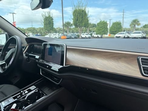 Used 2025 Volkswagen Atlas SE FWD image 20
