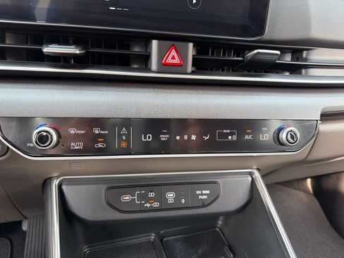 Certified 2025 Kia Carnival EX FWD image 12