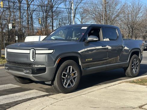 Used 2022 Rivian R1T Launch Edition image 3