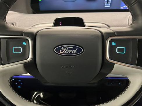 Used 2025 Ford Expedition Platinum w/ Driver's Package image 25