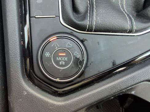 Certified 2023 Volkswagen Taos SE w/ Panoramic Sunroof Package image 22