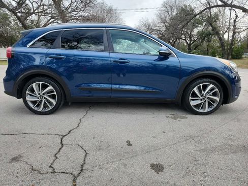 Used 2019 Kia Niro Touring image 8