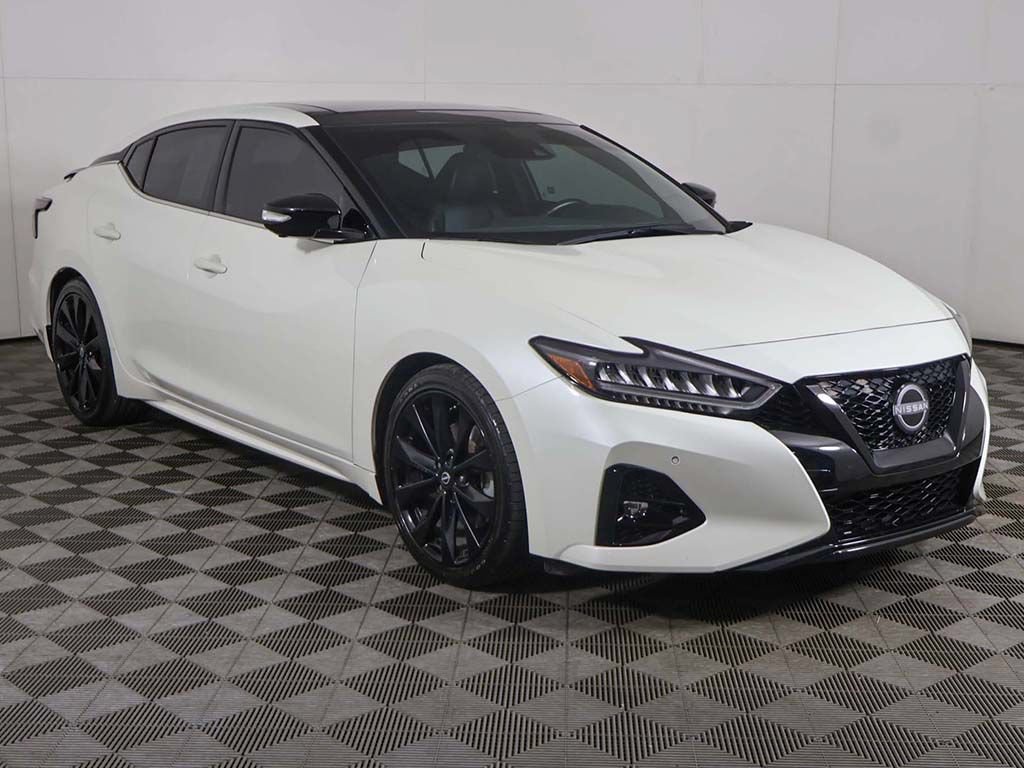 Used 2023 Nissan Maxima SR w/ Sport Mat Group FWD image 2