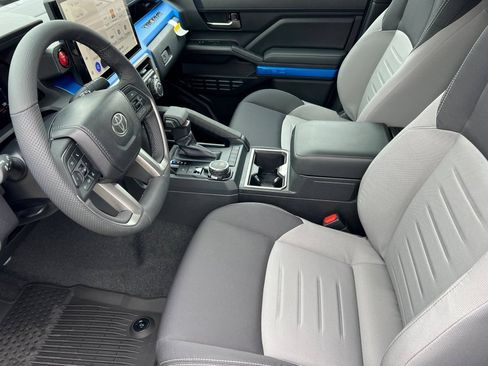 Used 2025 Toyota Tacoma TRD Sport w/ TRD Sport Upgrade Package AWD/4WD image 9